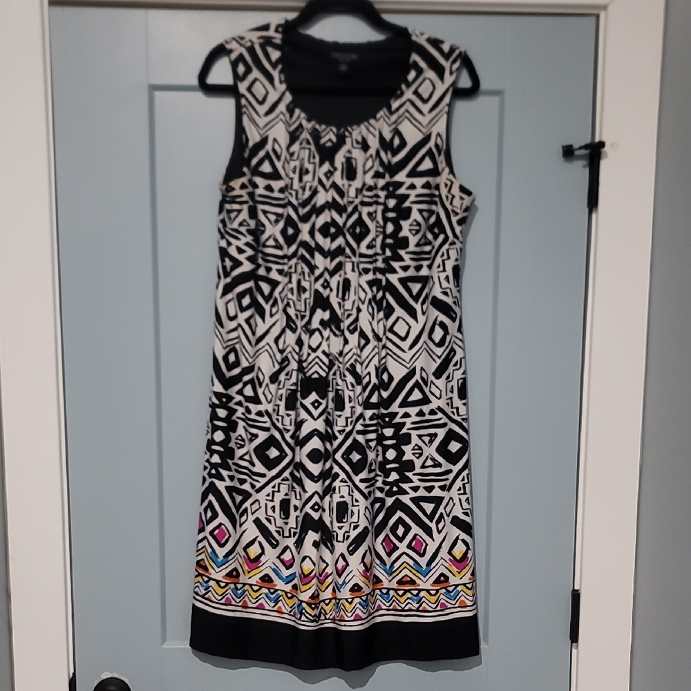 Chic Black and White Geometric Midi Dress